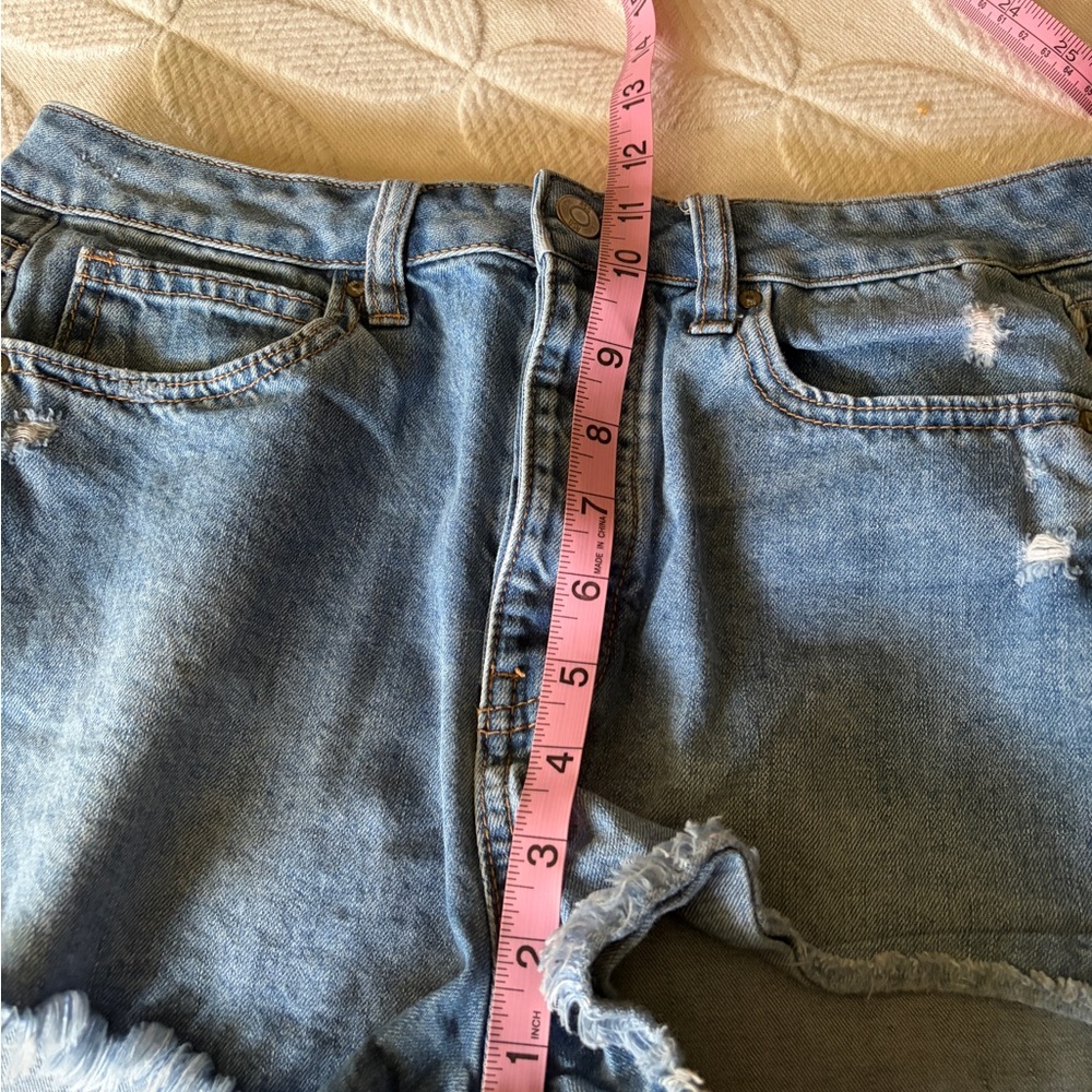 RSQ Vintage High Rise Denim Button Fly Shorts. Size 9/29 juniors - Picture 8 of 9